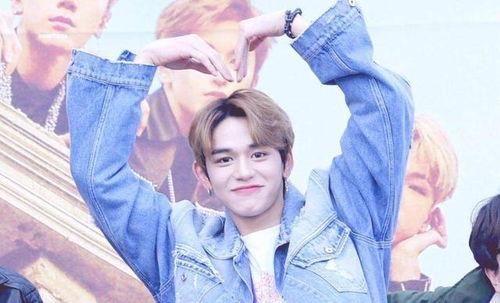 黄旭熙吃瓜视频哔哩哔哩,揭秘娱乐圈幕后故事