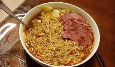 瓜娃子吃泡面视频