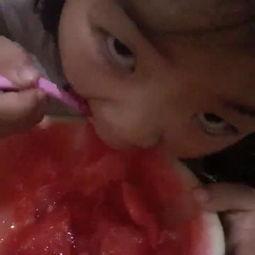 景区内吃瓜女孩视频大全,夏日休闲时光的欢乐瞬间