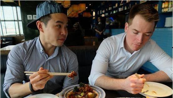 外国人吃瓜吃到饱视频,揭秘外国人吃瓜吃到饱的奇妙体验