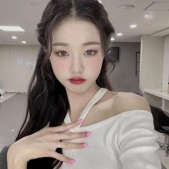 女娃吃瓜张元英视频播放,张元英视频播放引发网友热议